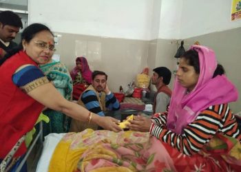 DISTRIBUTE FRUITS TO PATIENTS